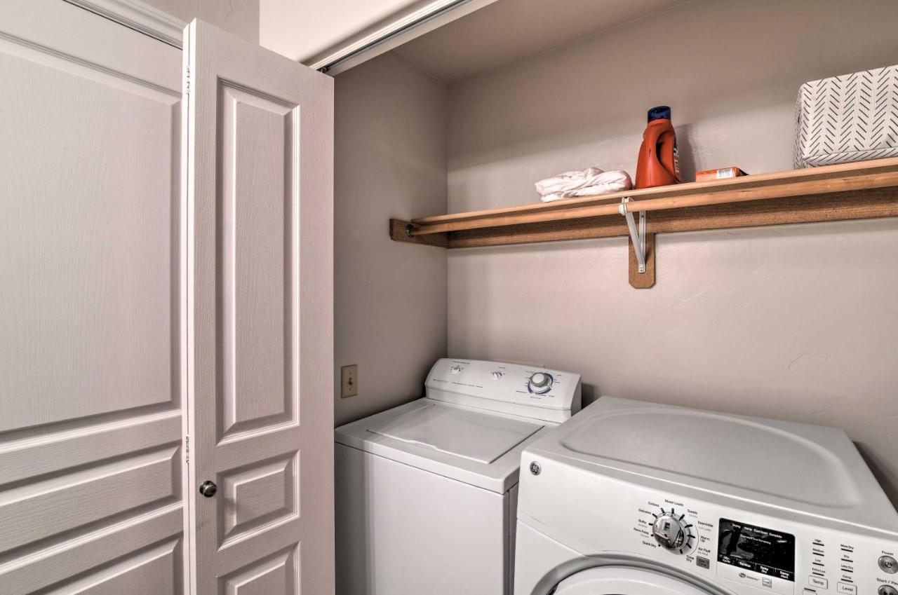 Cozy Anchorage Townhome Less Than Half Mile To Jewel Lake! Bagian luar foto
