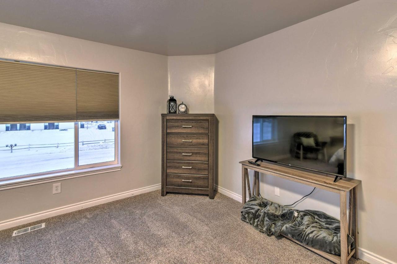 Cozy Anchorage Townhome Less Than Half Mile To Jewel Lake! Bagian luar foto